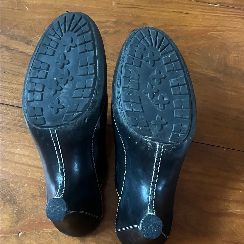 Cole Haan Black Leather Slip-On Mules with White Stitching and Logo Button - Picture 4 of 4
